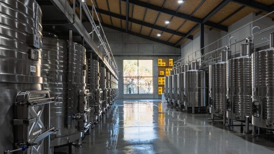 Pinhão: Quinta da Formigosa Vineyard Tour and Wine Tasting - Three wines in a room above the Douro