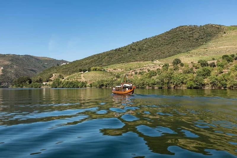 Pinhão: Rabelo Boat Cruise with a Port Tasting at a Winery - Why the Douro looks different from the river