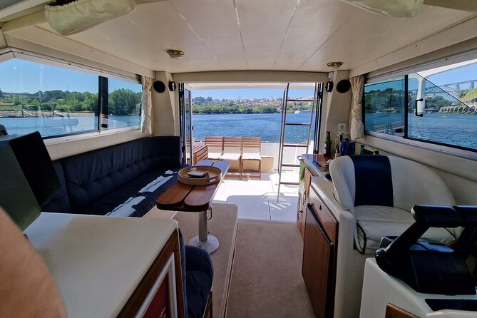 Port : 6 Bridges Cruise , Douro River with Sunset Option - The crew makes the difference