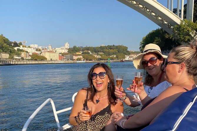 Port : private cruiser 6 Bridges and port wine tasting/Sunset - Why this private Porto cruise is different