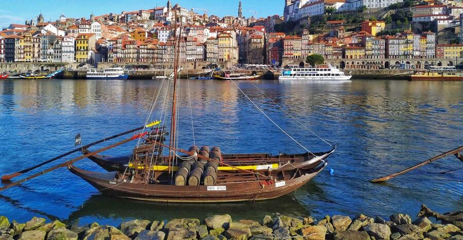 Port wine & wine walking tour with culture - max 8 pax - Meeting Verena at Praça da Trindade