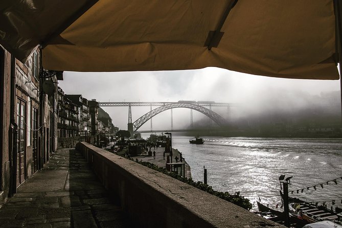 Porto 1/2 Day Walking Photo Tour & Portraits - Starting at São Bento Railway Station