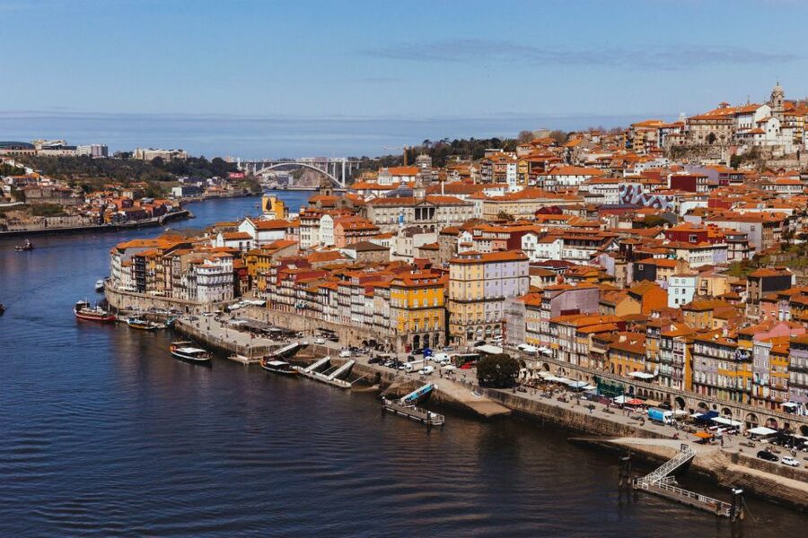 Porto: 1.5-Hour Private Kick-Start Tour with a Local - Meeting beside the Lions Fountain