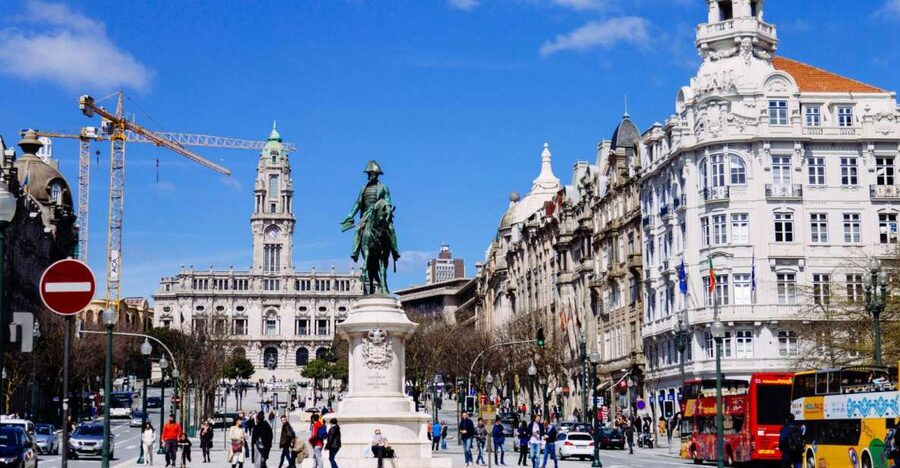 Porto: 1.5-Hour Private Kick-Start Tour with a Local - Lello Bookstore and the limits of a short stop