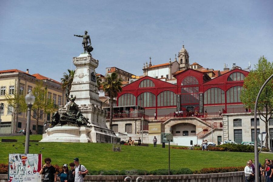 Porto: 2.5-Hour Private City Tour Off the Beaten Track - Local hangouts and stories with a personal angle
