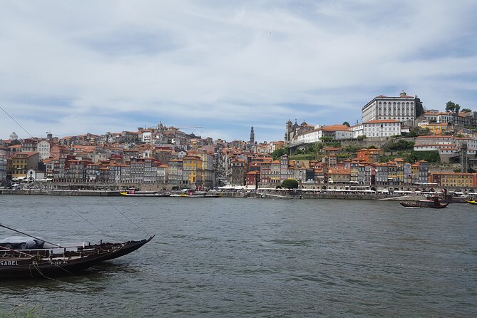 Porto: 2h Private Tour (1 to 6 people) on the Douro River with a local - Wine, Port, music, and relaxed seating