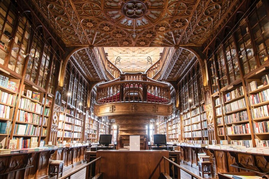 Porto: 3-Hour Downtown Walking Tour - Ribeira, color, aromas, and street-level Porto