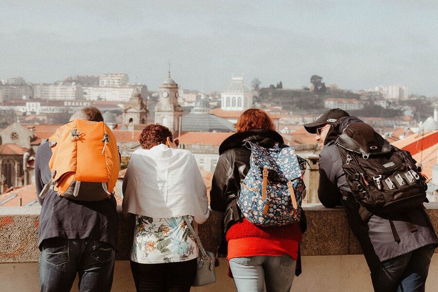 Porto: 3-Hour Guided Walking Tour - Meeting the guide at Porto Cathedral