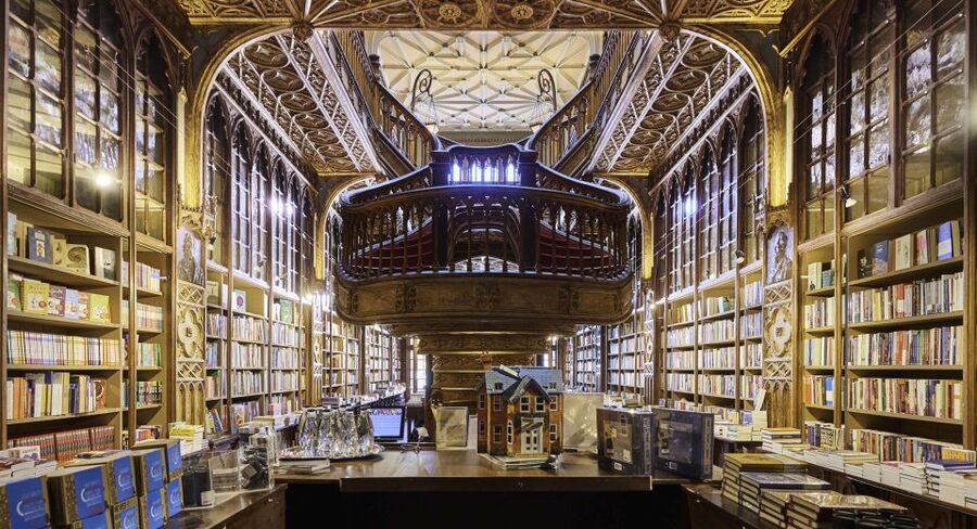 Porto: 3-Hour Walking City Tour & Lello Bookstore Visit - Porto Cathedral and the climb through the old quarter