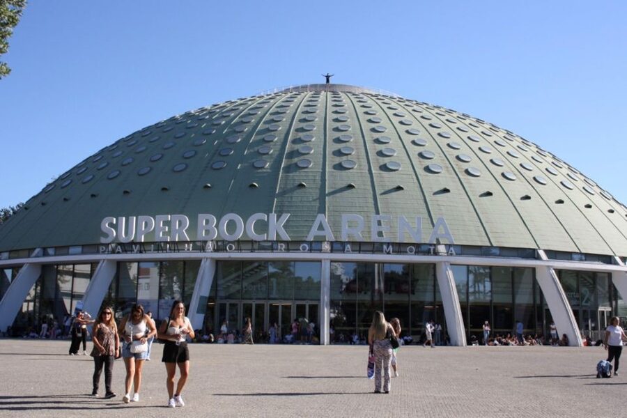 Porto 360 45 ' guided tour to Super Bock Arena - The port and chocolate cup finale