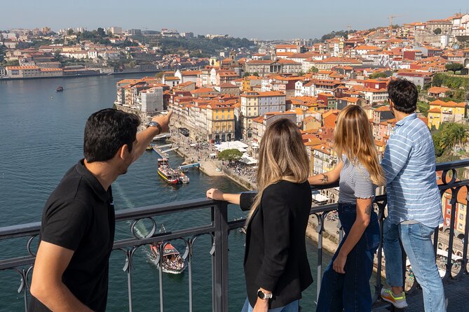 Porto 360°: Helicopter Flight, Guided Walking Tour & River Cruise - What the guides add to the experience