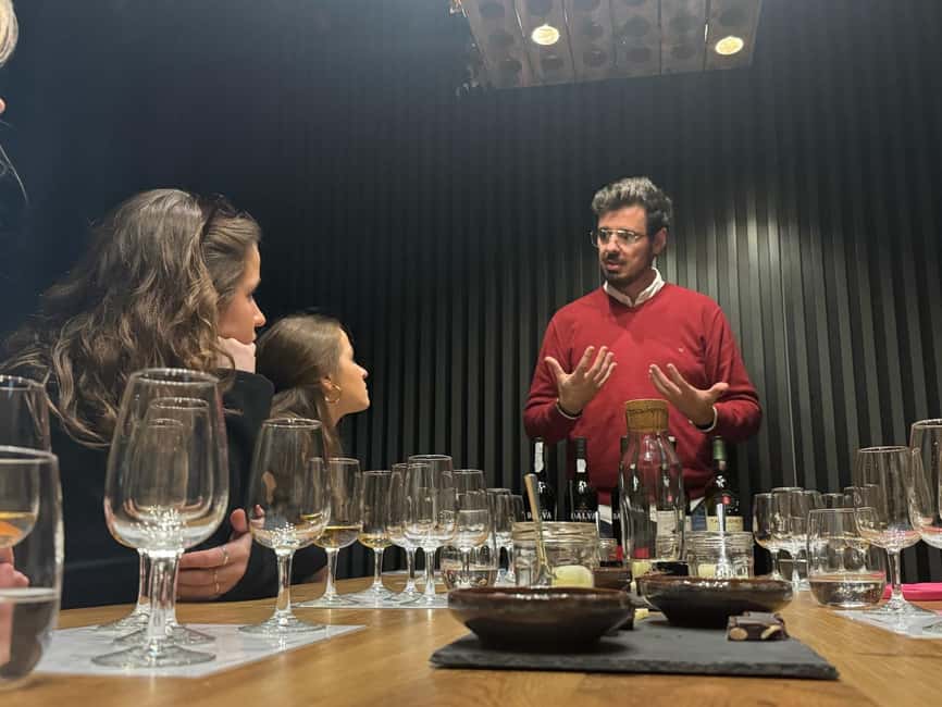 Porto: 5 Port Wine Tasting with Delicious Pairings - Food pairings keep the tasting grounded