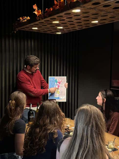 Porto: 5 Port Wine Tasting with Delicious Pairings - The host brings the lesson to life