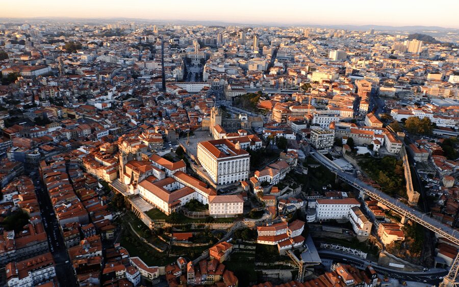Porto: 5D Flight over de City for all family. - A family activity with a clear age limit