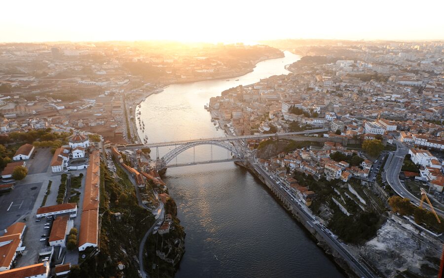 Porto: 5D Flight over de City for all family. - Who should book the Porto 5D flight?
