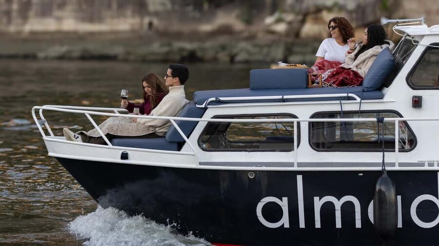 Porto: 6 Bridges and Sunset Boat Cruise with Welcome Drink - Passing Arrábida Bridge