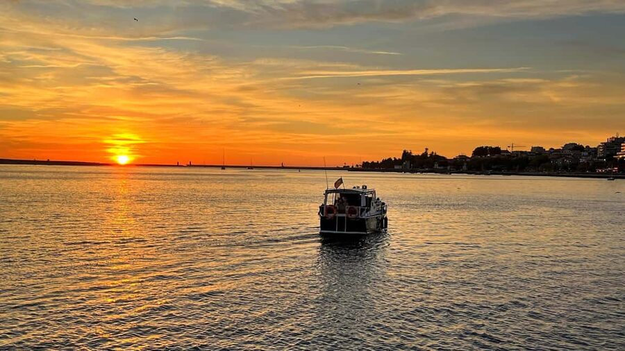 Porto: 6 Bridges and Sunset Boat Cruise with Welcome Drink - Gaia and the Port wine cellars