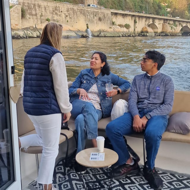 Porto: 6 Bridges Cruise & Port Wine with Sunset Option - Freixo Palace and the turn upriver