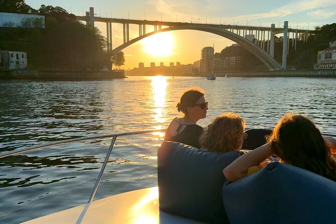 Porto: 6 Bridges Private Douro River Yacht w/ Food & Wine - Dom Luis I Bridge and the Historic Center