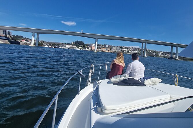 Porto: 6 bridges tour, Douro river with 4 Port Wine tasting - The fishing village and the working side of the Douro