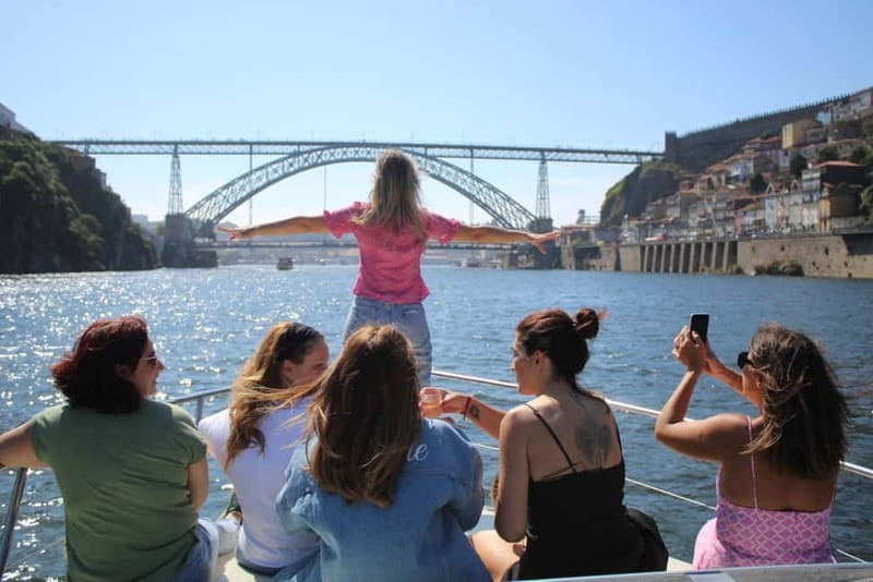 Porto: 6 Bridges Yacht Cruise with Local Wine & Snacks - Freixo Marina and the first minutes on board