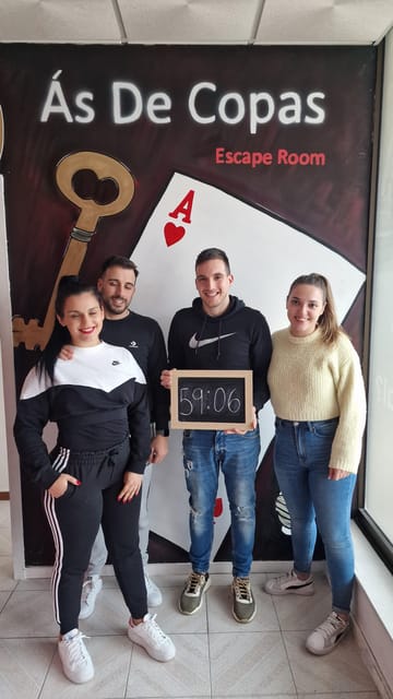 Porto: Ace of Cups Escape Room Expereince - The Wonderland theme and puzzle style