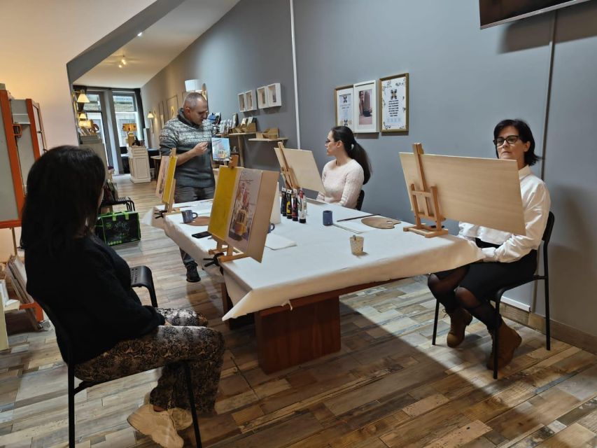 Porto: Acrylic and Oil Painting Class with a Local Artist - The studio atmosphere and Porto connection