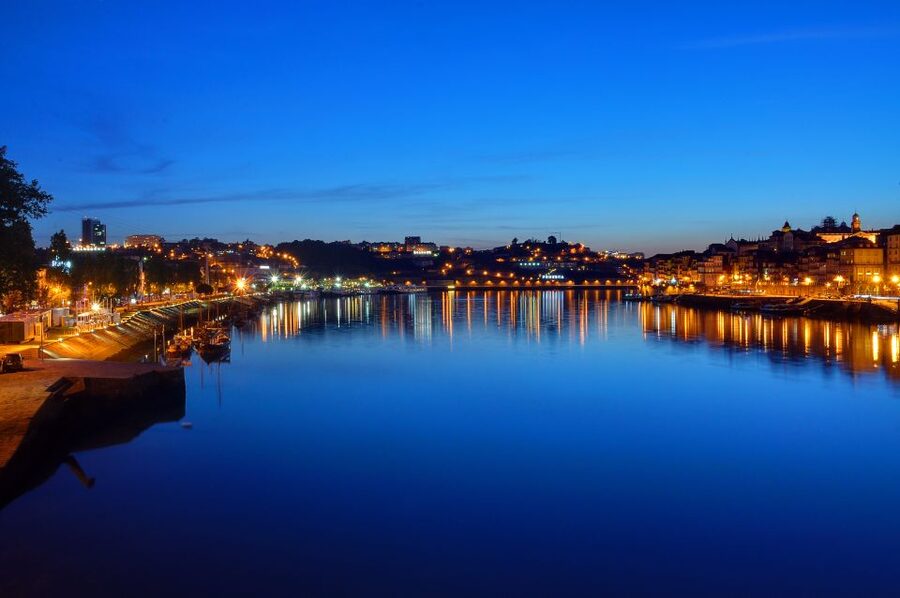 Porto: All-Inclusive Fado Dinner Show and Night Tour - Key details that shape the evening