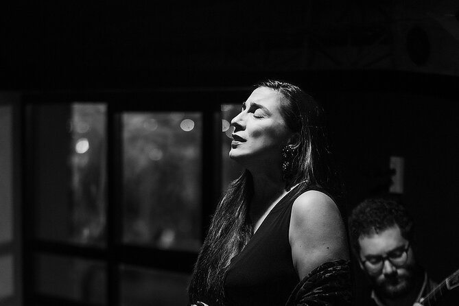 Porto: Authentic Fado Music by the River - Why the small room makes a difference