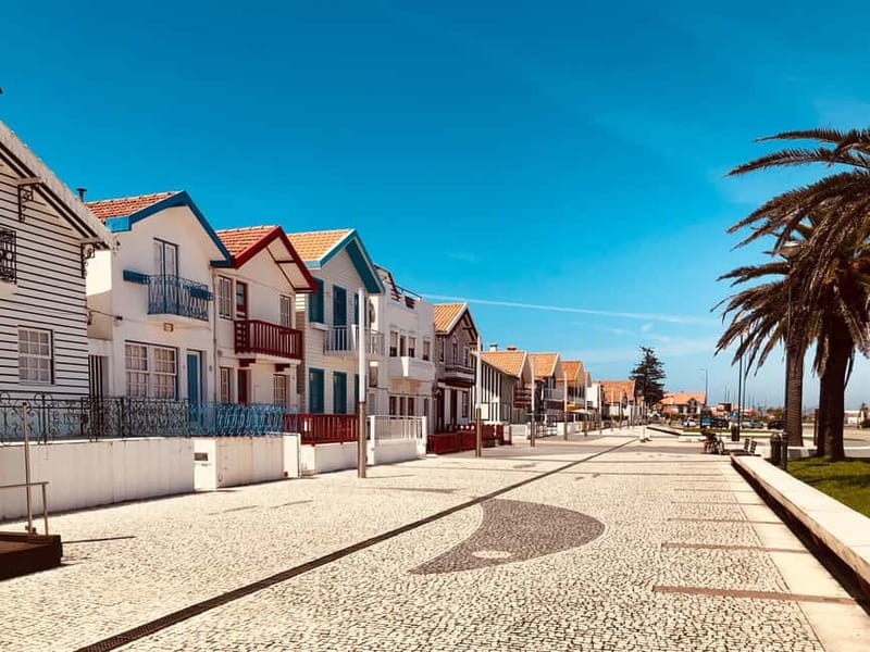 Porto:Aveiro, Cruise, Costa Nova & Capelha da Pedra Full Day - Free time in Aveiro: lunch, ovos moles, and wandering