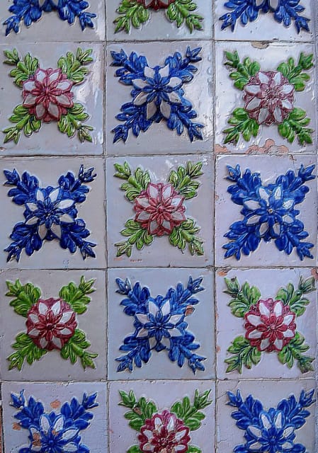 Porto: Azulejos Tiles Walking Tour - Churches, stores, and depots along the route