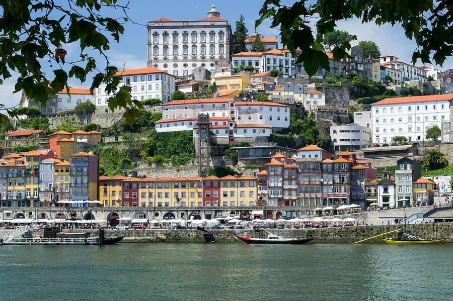 Porto: Braga and Guimarães Private Day Tour with Local - Why Braga and Guimarães make a smart pairing