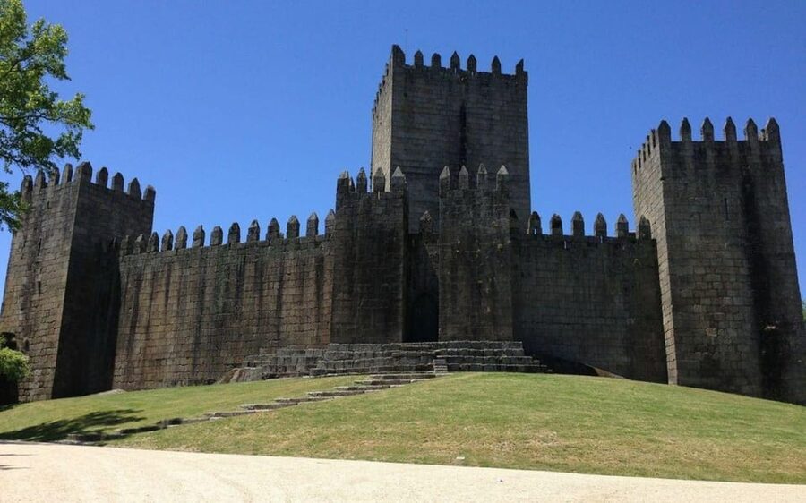 Porto: Braga and Guimarães Private Day Tour with Local - Guimarães, the medieval heart of the day