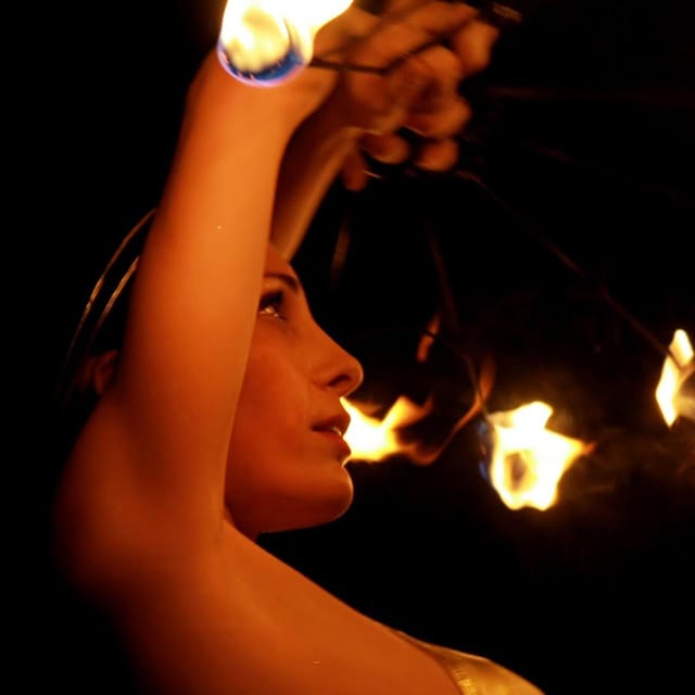 Porto: Cabaret & Pole Shows, with a Welcome Drink! - Choosing the VIP area