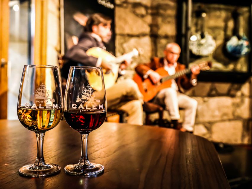 Porto: Cálem Cellar Tour, Fado Show & Wine Tasting - Who should book this experience