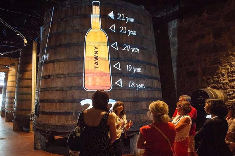 Porto: Cálem Cellar Tour, Interactive Museum & Wine Tasting - The Port tasting at the end