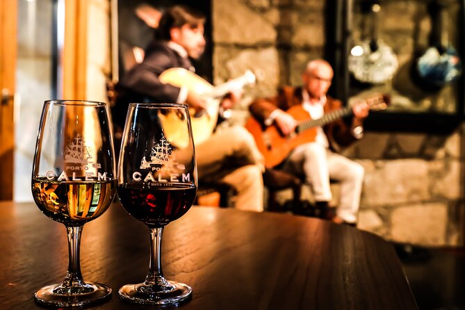Porto: Cálem Cellar Tour, Live Fado Show and Wine Tasting - Group size and pace matter