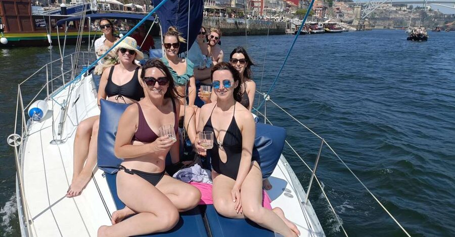 Porto: Charming Sailboat Bachelor Party with drinks - Starting at Marina da Afurada in Vila Nova de Gaia