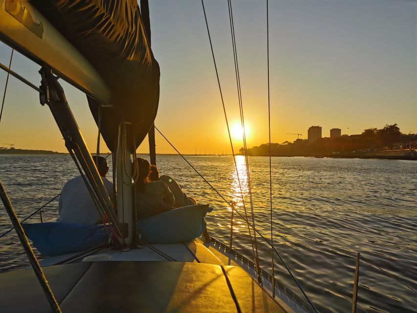 Porto: Charming Sailboat Cruise with Port Wine,Sunset Option - Why seeing Porto from the Douro works so well