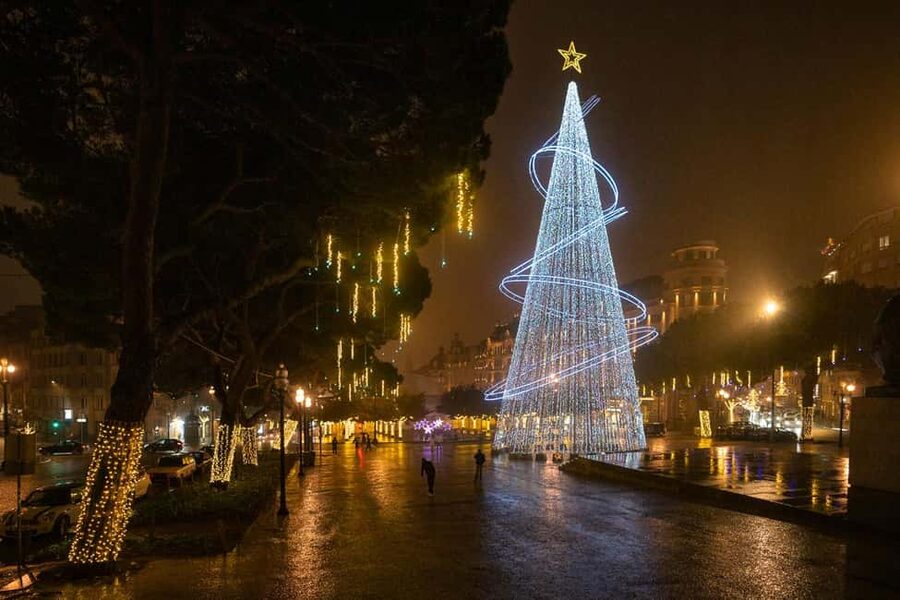 Porto: Christmas Lights Flexible Walking Tour - Why this Porto Christmas walk works well