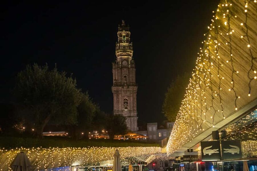 Porto: Christmas Lights Flexible Walking Tour - Starting at São Bento’s blue-and-white tiles