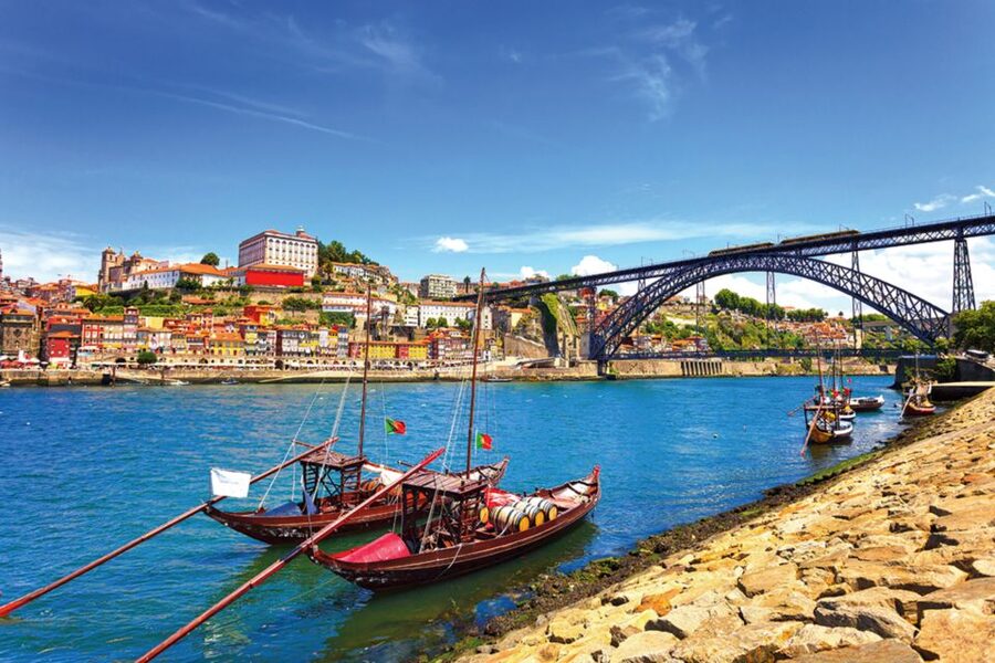 Porto: City Tour, 6 Bridges Cruise and Wine Tasting - Porto Cathedral and the city’s oldest layers