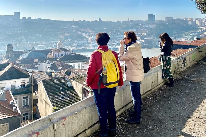 PORTO city Walking Tour - São Bento’s tiles set the tone