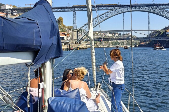 Porto: Cruzeiro privado rio douro até 8 pessoas com wine tasting - Sunset, Morning, or Afternoon?
