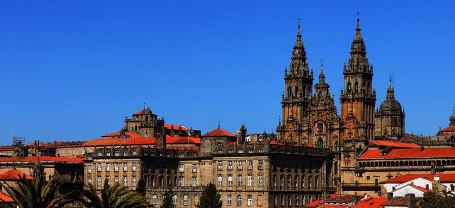 Porto: Day Trip to Santiago de Compostela - Valença do Minho adds a second kind of stop