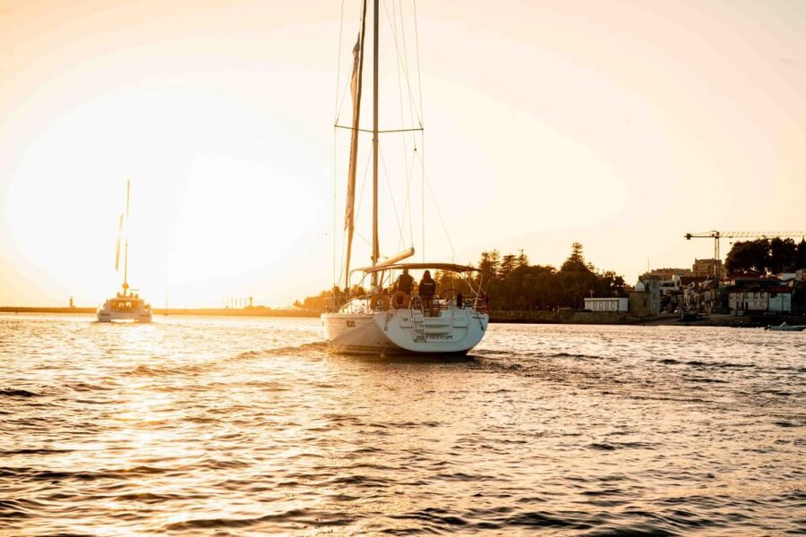 Porto: Daytime or Sunset Douro River Sightseeing Cruise - Arrábida Bridge and the first river views