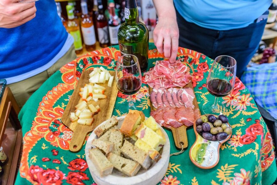 Porto: Delicious Food and Wine Walking Tour - What may disappoint you