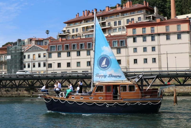 Porto: Douro Classic Boat Tour - A private sailboat, not a standard sightseeing boat