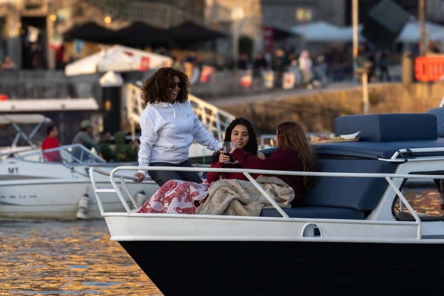 Porto: Douro private cruiser (only for you)6 bridges/sunset - Who should book this Douro boat trip?