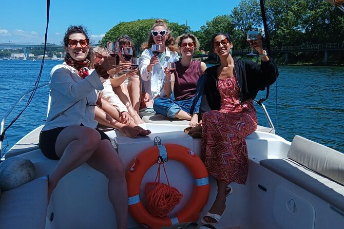 Porto:Douro River boat tour under the 6 bridges - Why the small boat makes a difference